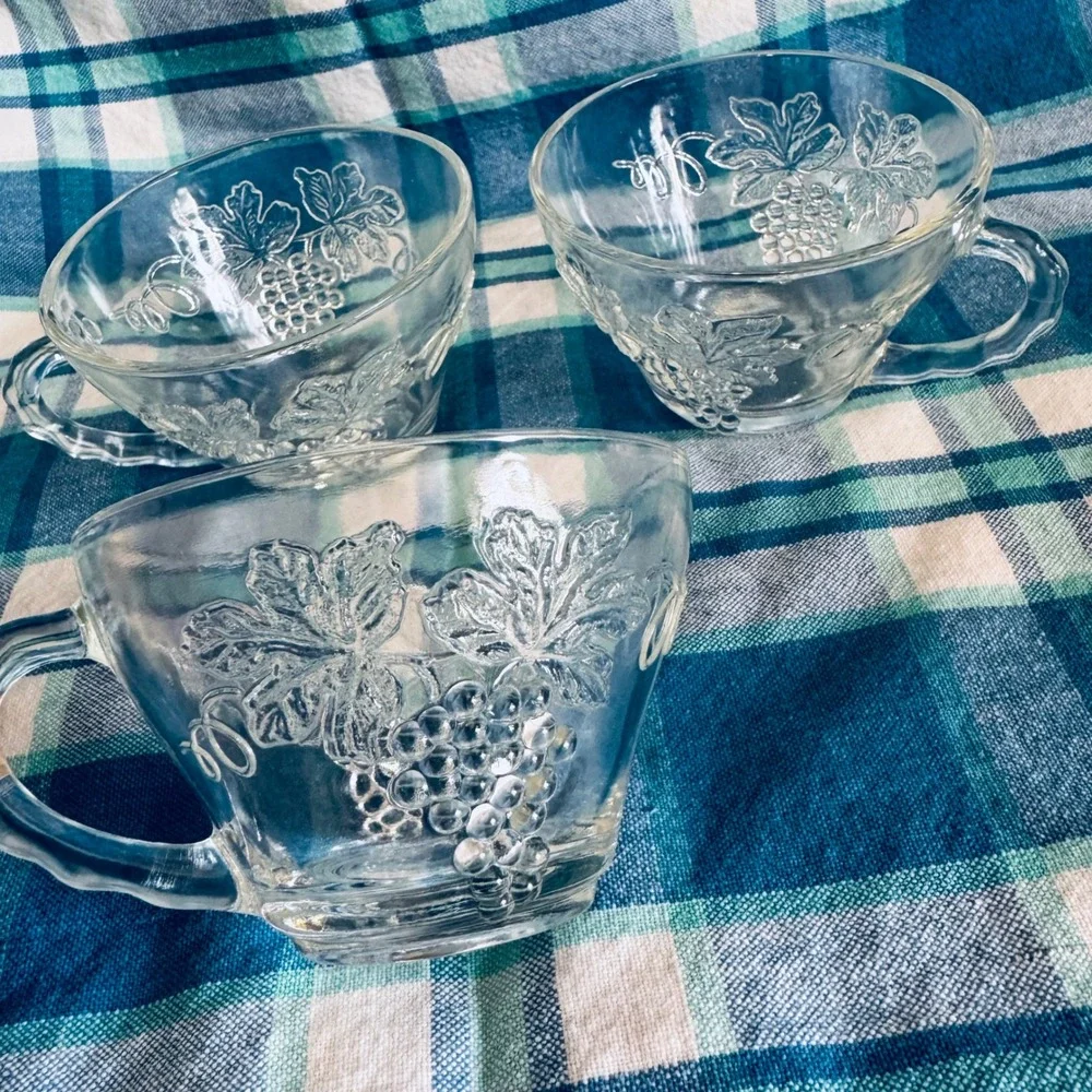 Vintage  Anchor Hocking Clear Glass Punch Cups Set‎ of 3 Tea Cups Etched Grapes